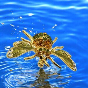 Vintage Rhinestone & Enamel Bee Brooch Fly Bug Insect Pin Gold Tone